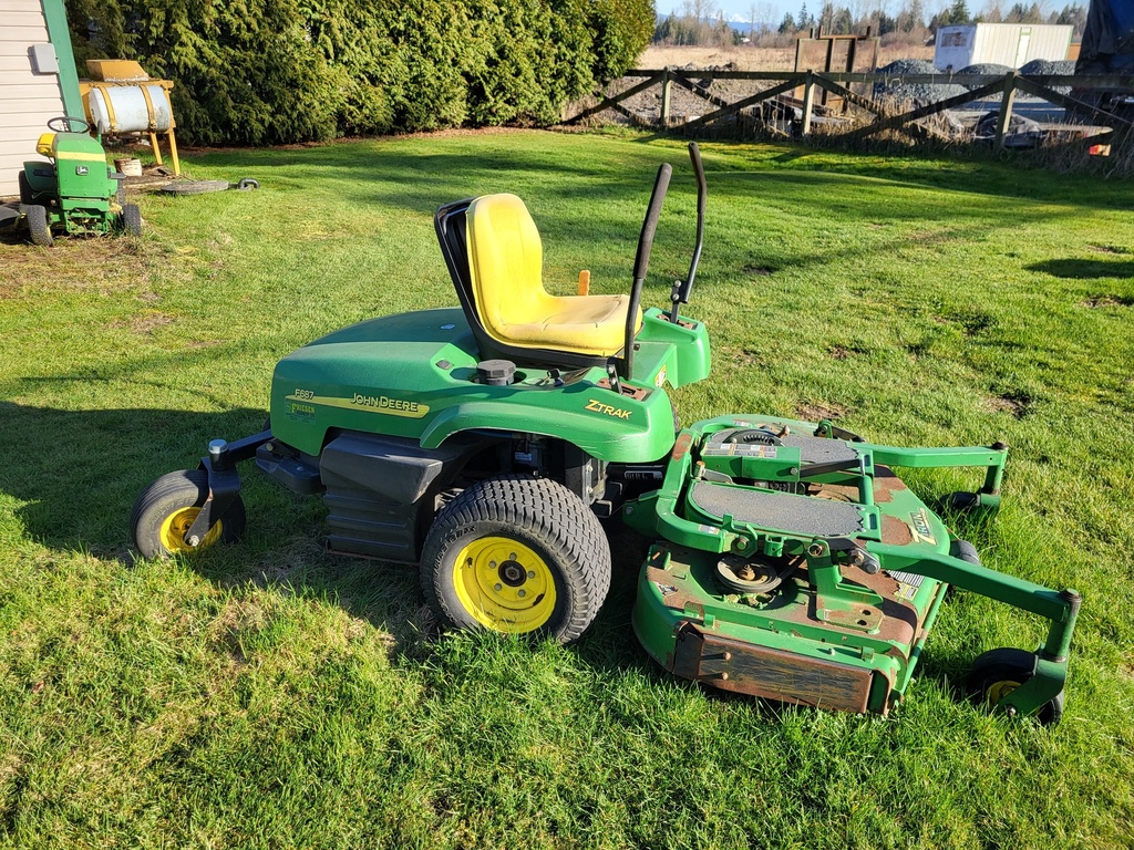 Lawn Tractor Zero Turn F687 JOHN DEERE